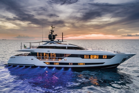 Custom Line Saetta 120'