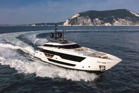 Custom Line Saetta 106'