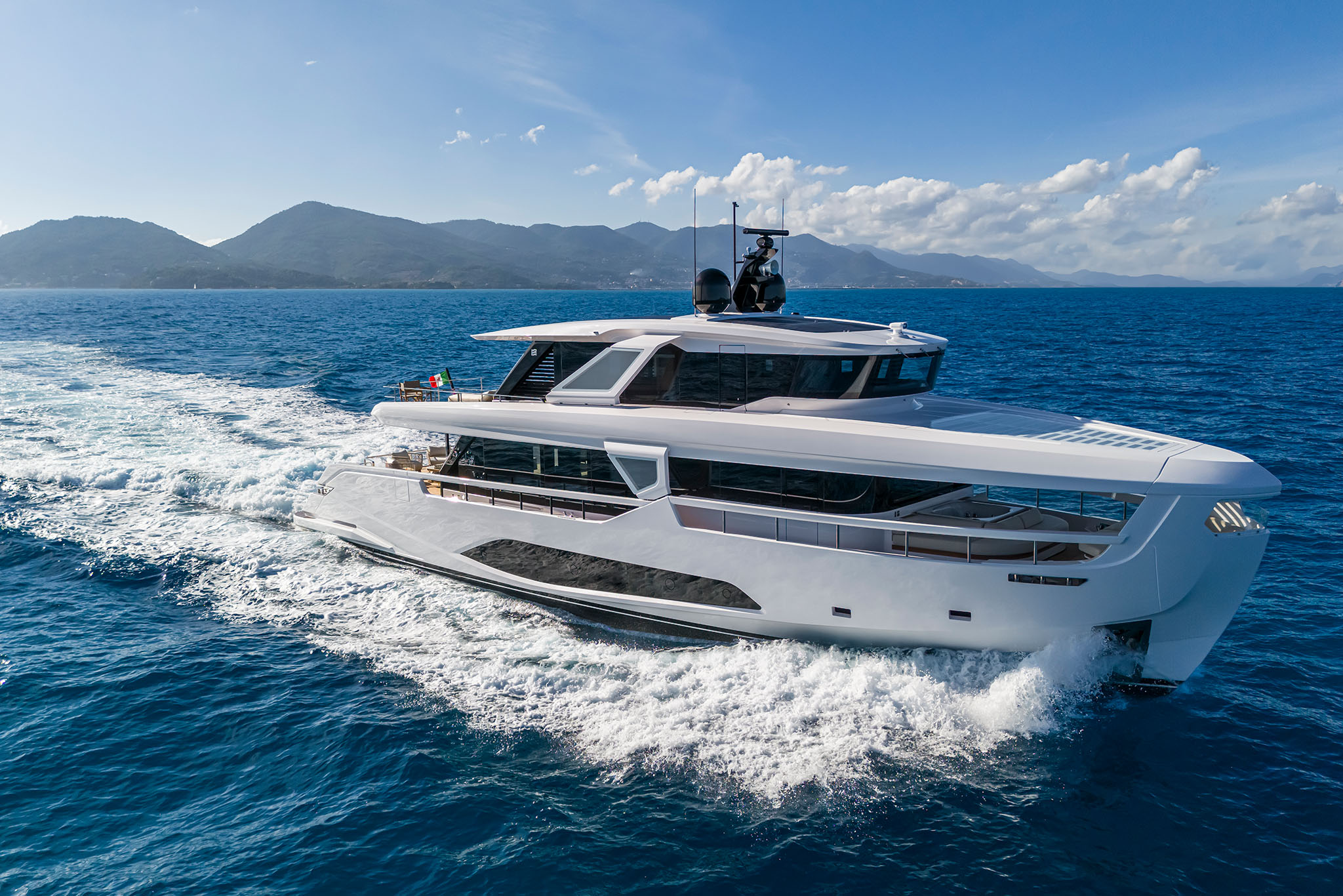 Ferretti Yachts INFYNITO 90