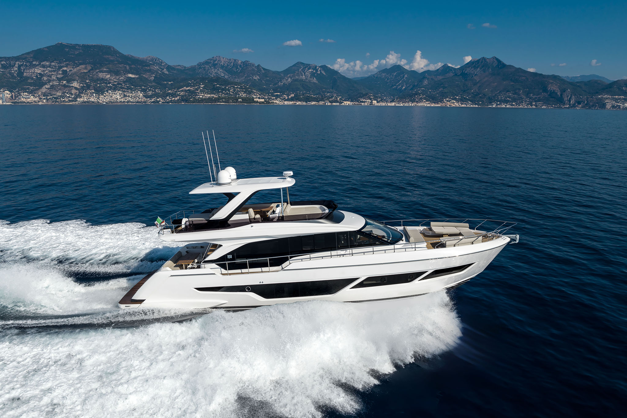 Ferretti Yachts 670